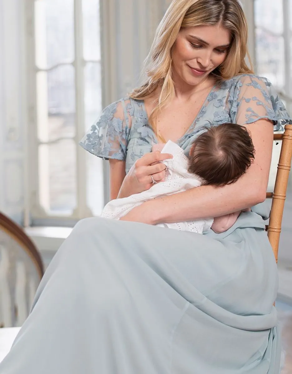 New Seraphine Salbeigrunes Maxikleid Aus Spitze Und Seidenchiffon Fur Umstands- Und Stillanlasse